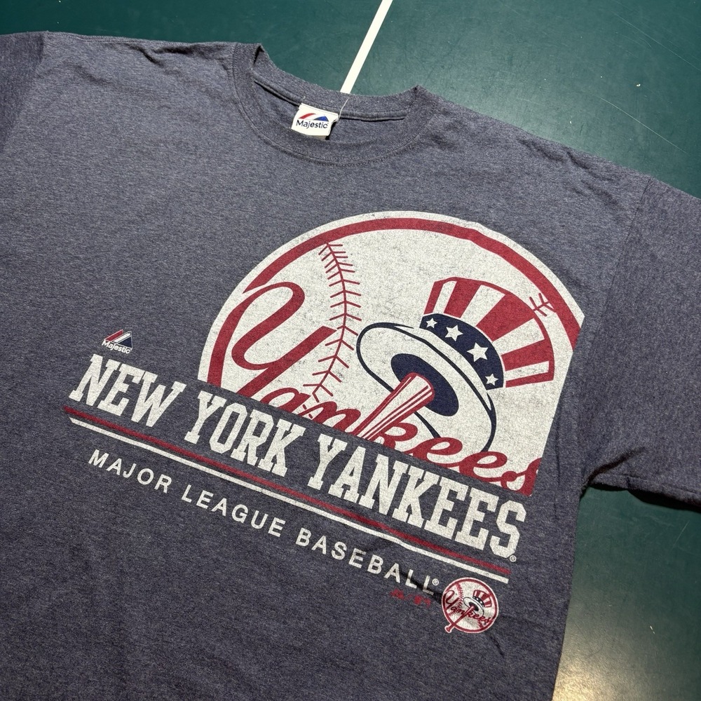 New York Yankees Majestic T-Shirt Men's XL Big Logo Baseball Tee Blue Gray MLB - Picture 2 of 8